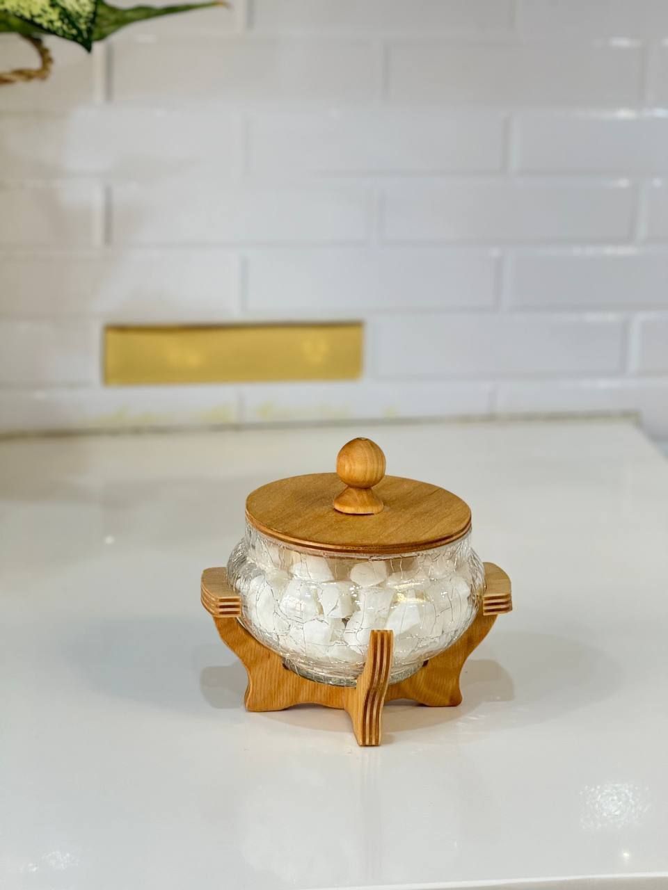 قندان ابگز. بلور عیار .لبه کار سنگ خورده .زیر چوب روس.